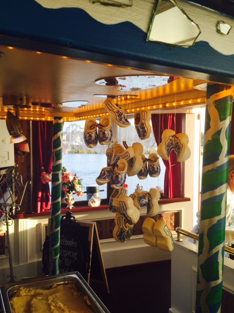 Onder het genot van de Amsterdamse muziek ...lekker eten & drinken.