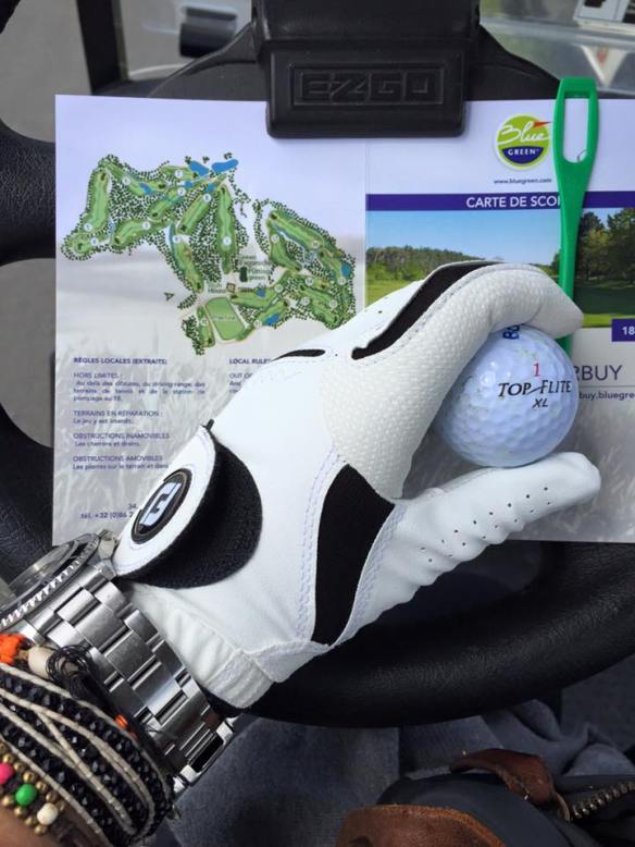 De tweede dag start met een nieuw golfhandschoenen van Foodjoy