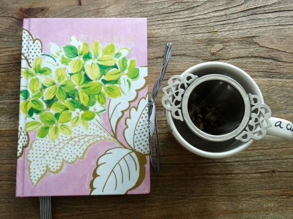 Vandaag ben ik onder het genot van de thee uit het winkeltje van Annemarie van der Bunt mijn blog aan het schrijven en terug kijkend op een unieke week.